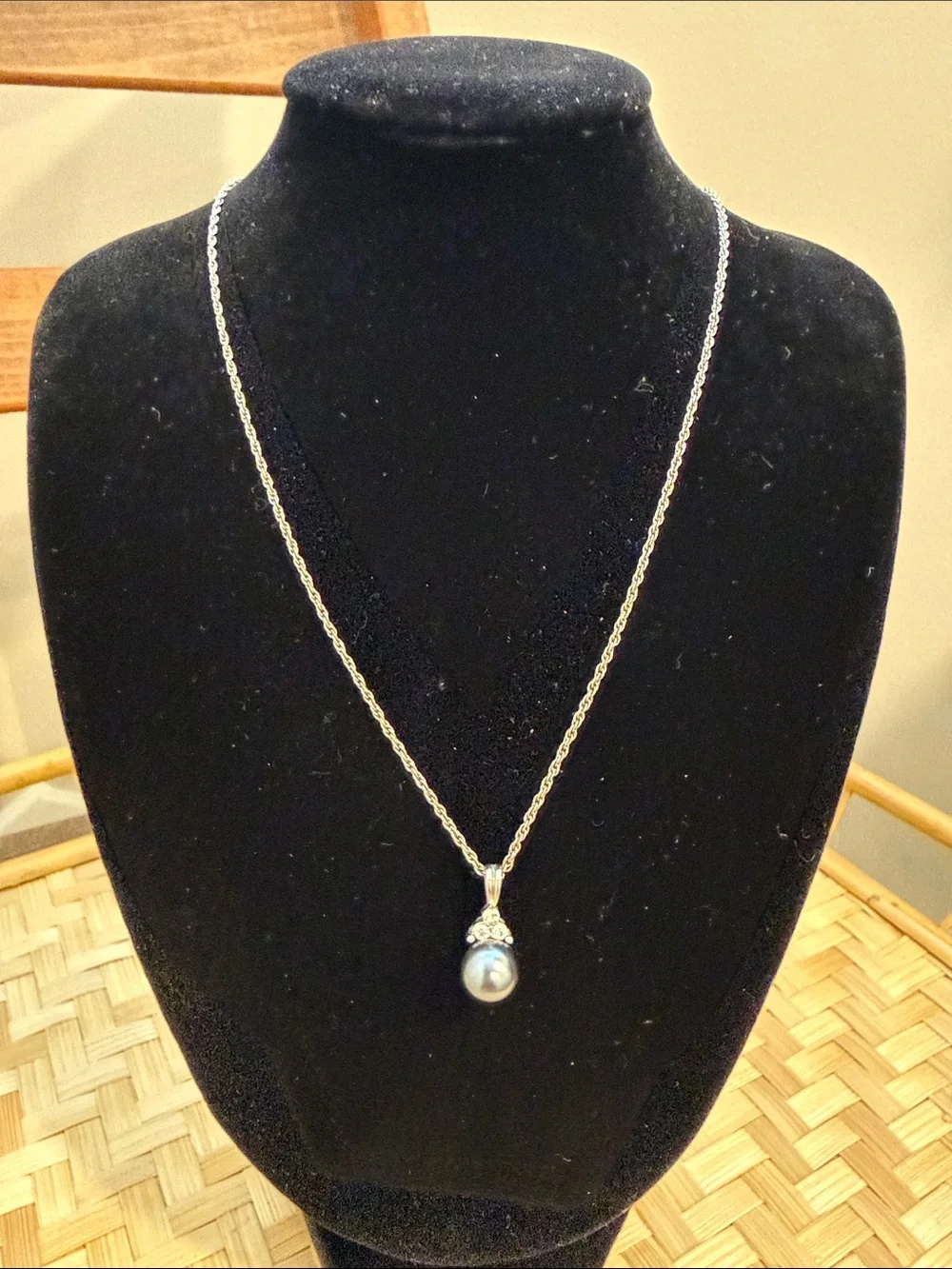 Vintage Avon Gray Faux Pearl Rhinestone Pendant Necklace Silver Tone 18” Rope Ch